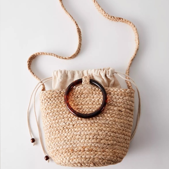 Main Character Handbags - Aritzia Main Character Mini Jute Bucket Bag